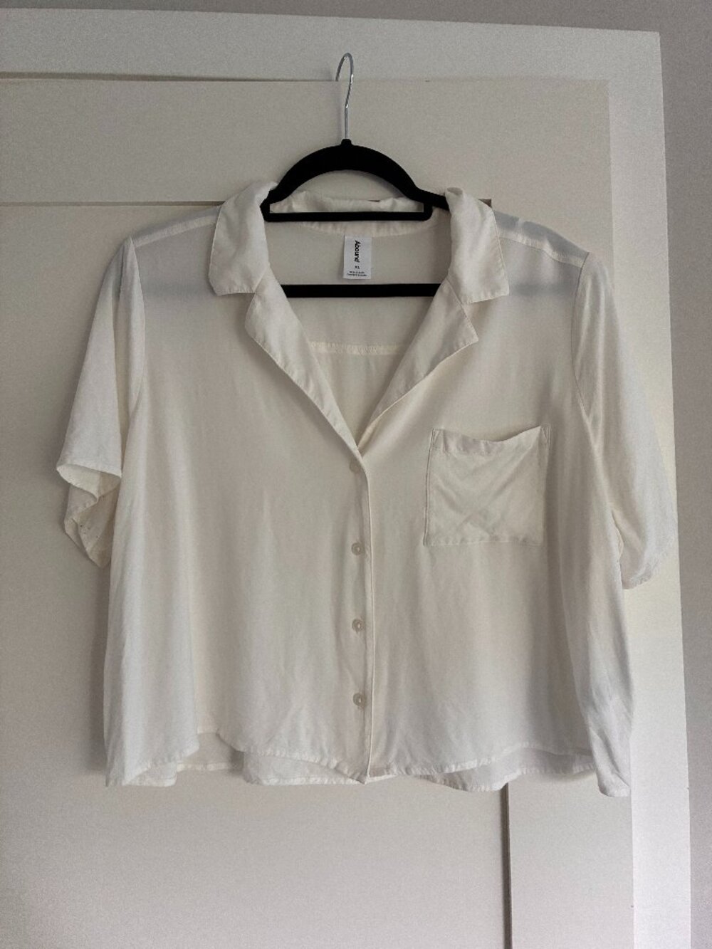Abound: Cropped button-up (XL)